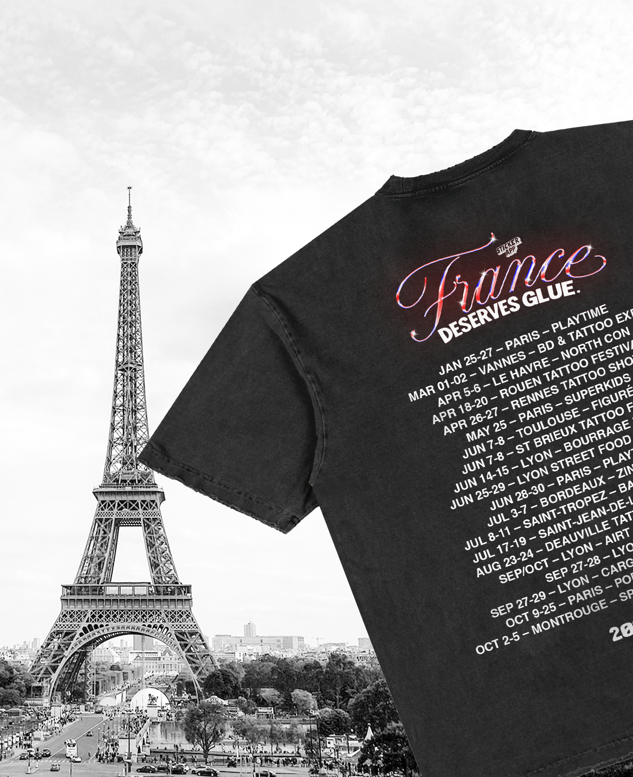 Eiffeltårnet ved siden af en sort "France Deserves Glue"-turné-T-shirt med eventdatoer for 2025, mobilversion