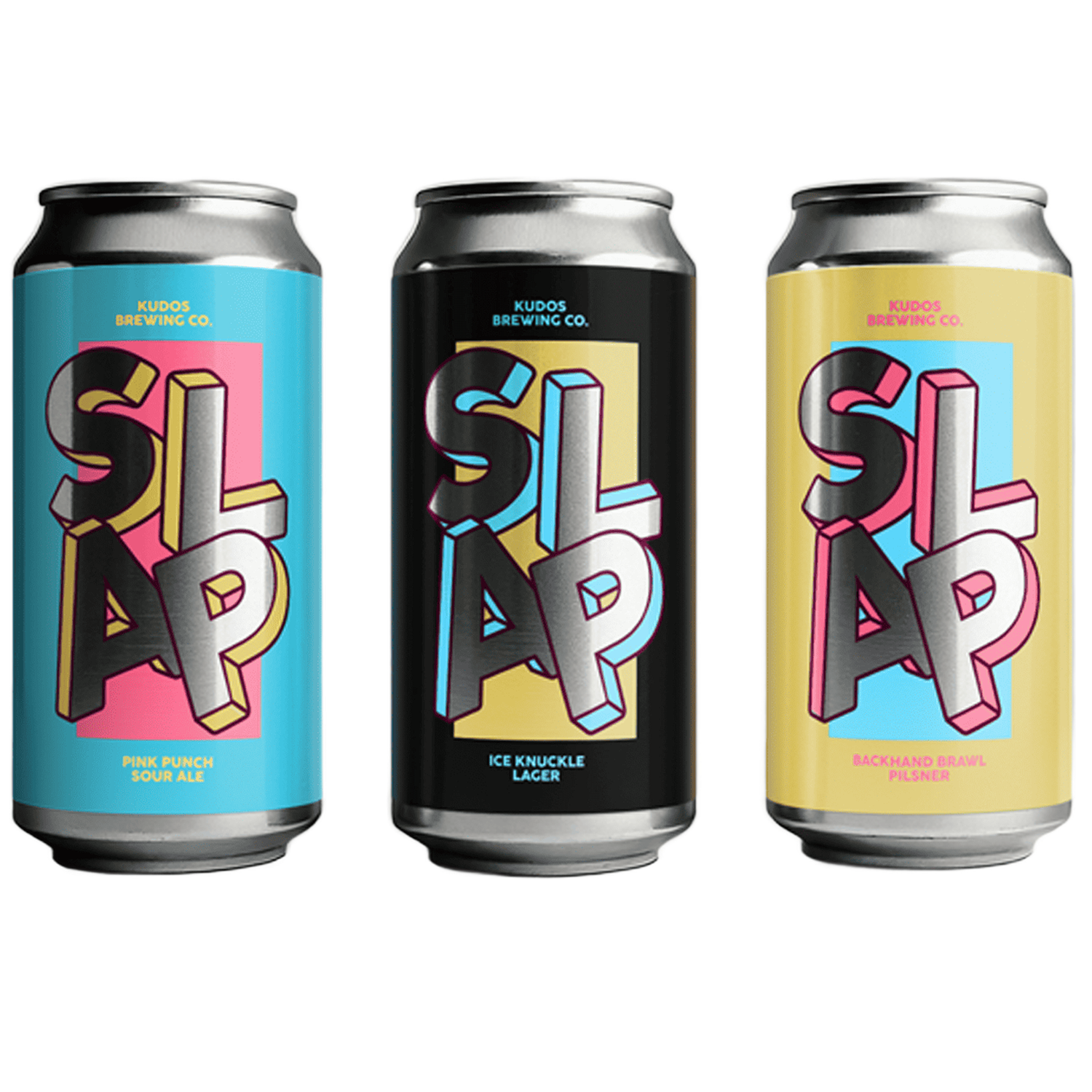 Tre øldåser med etiketter til Kudos Brewing Co.'s SLAP-øl med markante bogstaver i metallisk sølv